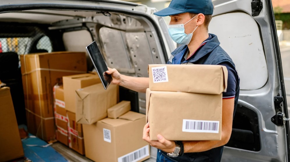 How Are E-Commerce Trends Pushing Parcel Networks to Innovate